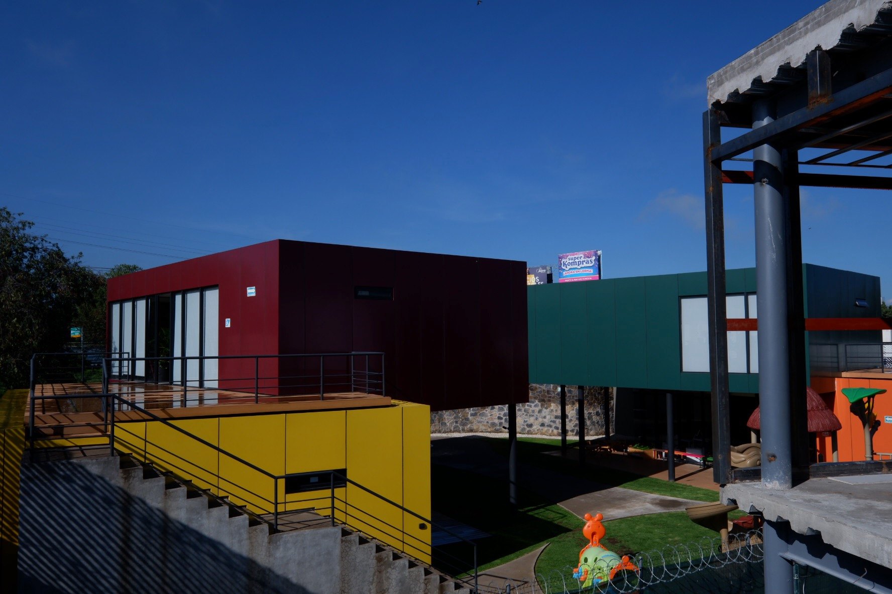 Los volúmenes de color y el patio de juegos
