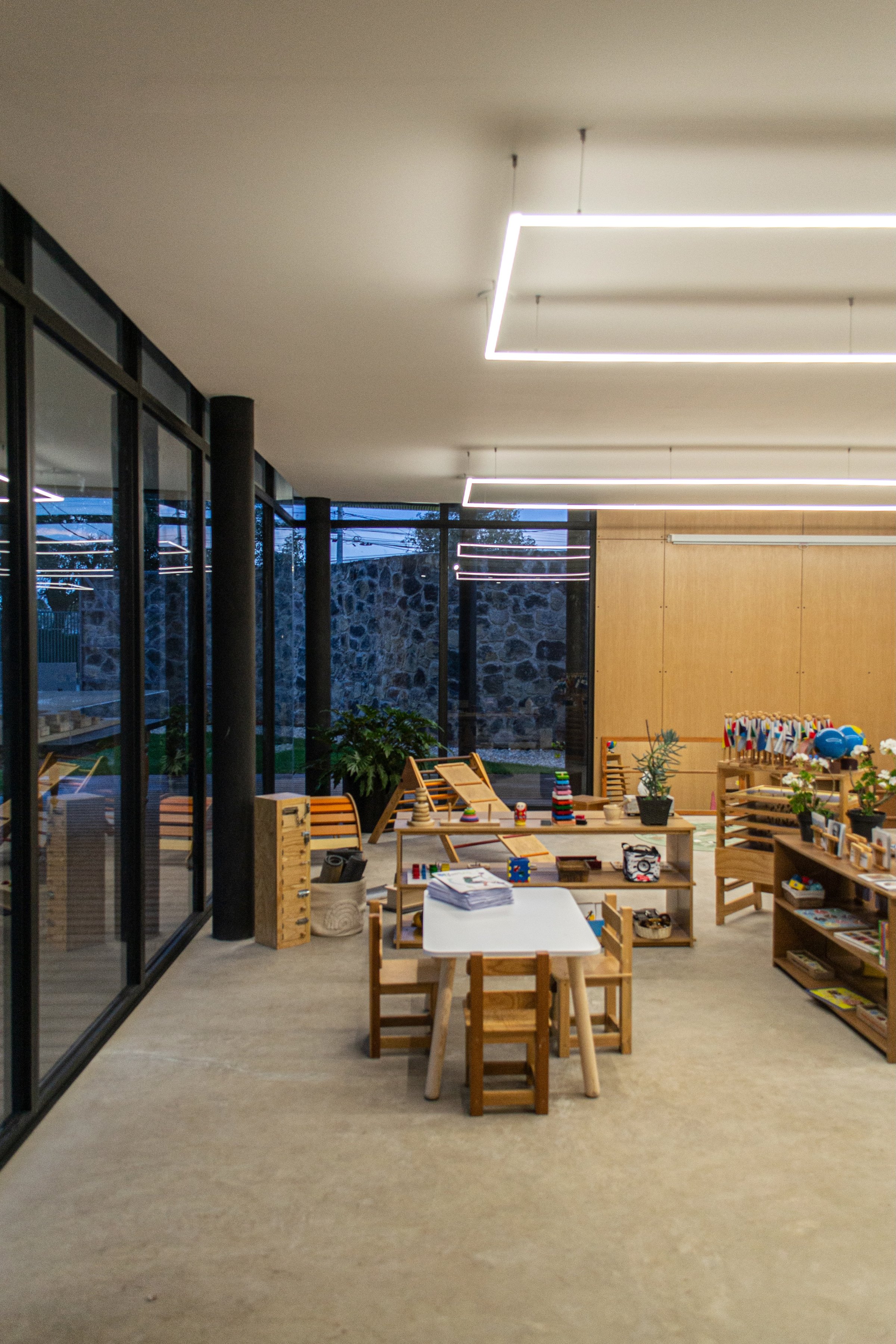 Un aula vista desde la puerta